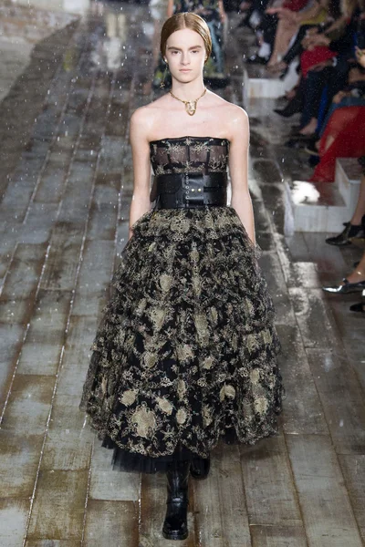 Look 80